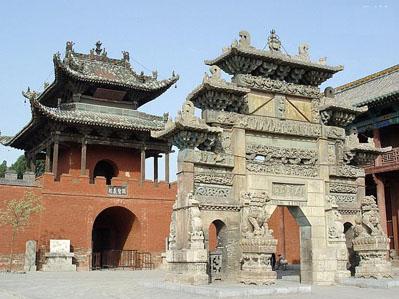 關(guān)帝廟前的石牌坊，是為紀(jì)念關(guān)羽而建造的。