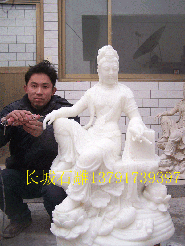 漢白玉觀音剛剛制作完成。