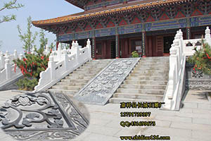 寺院石雕御路欄桿，更添一份古樸和莊嚴
